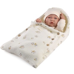 Lalka Lua w śpiworku...